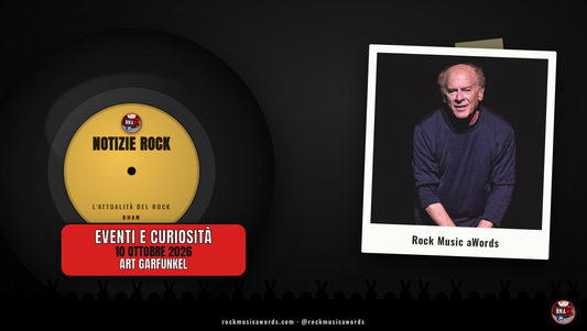 Art Garfunkel sul palco, in maglia scura