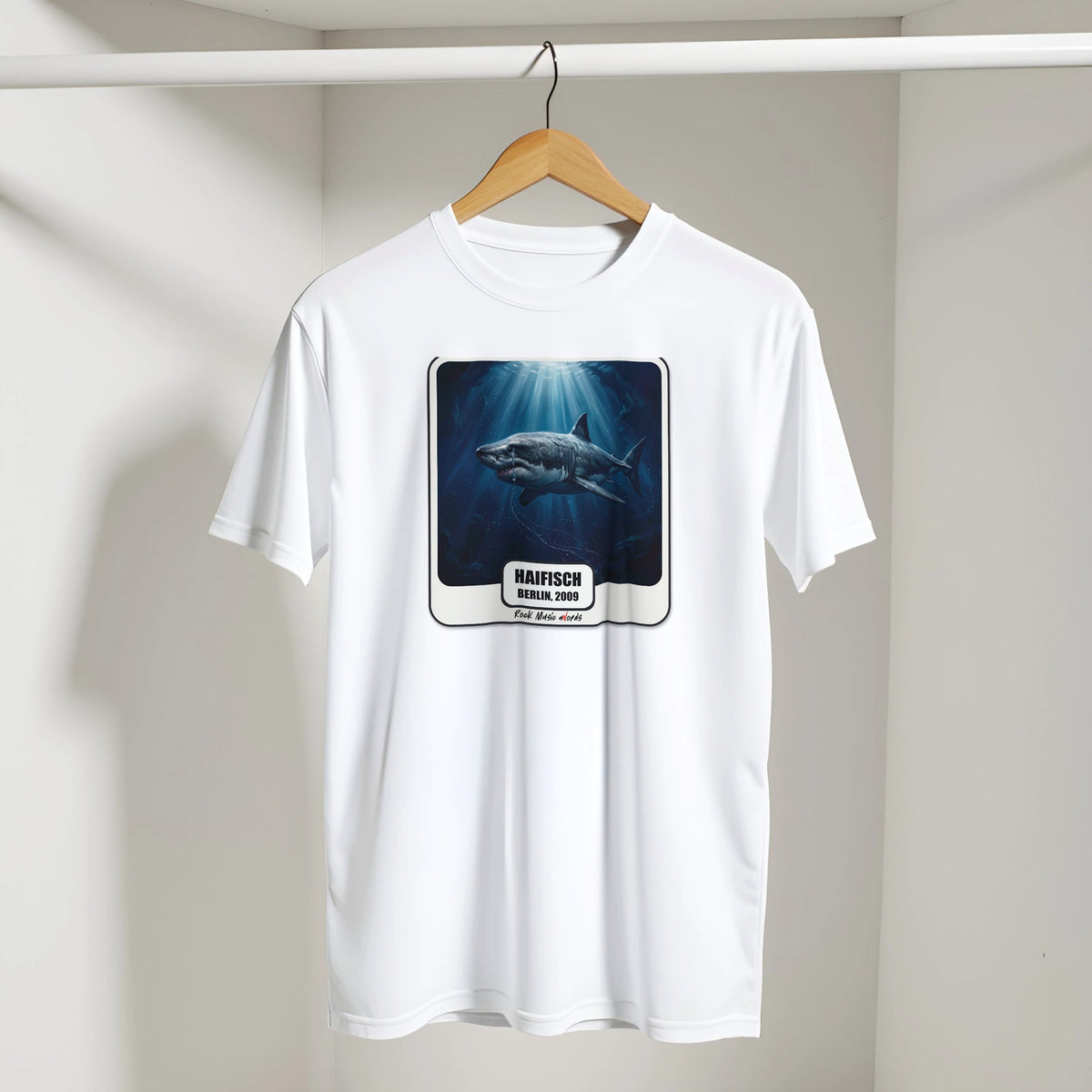 T-shirt Rock Art «Haifisch» (Berlin, 2009), foto d'ambiente