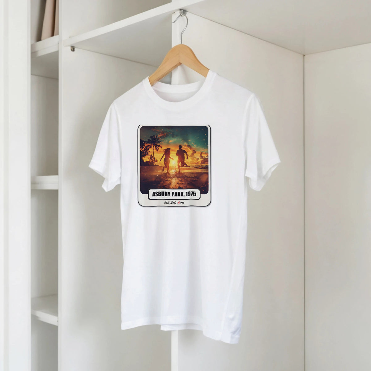 T-shirt Rock Art «Born to Run» (Asbury Park, 1975), foto d'ambiente