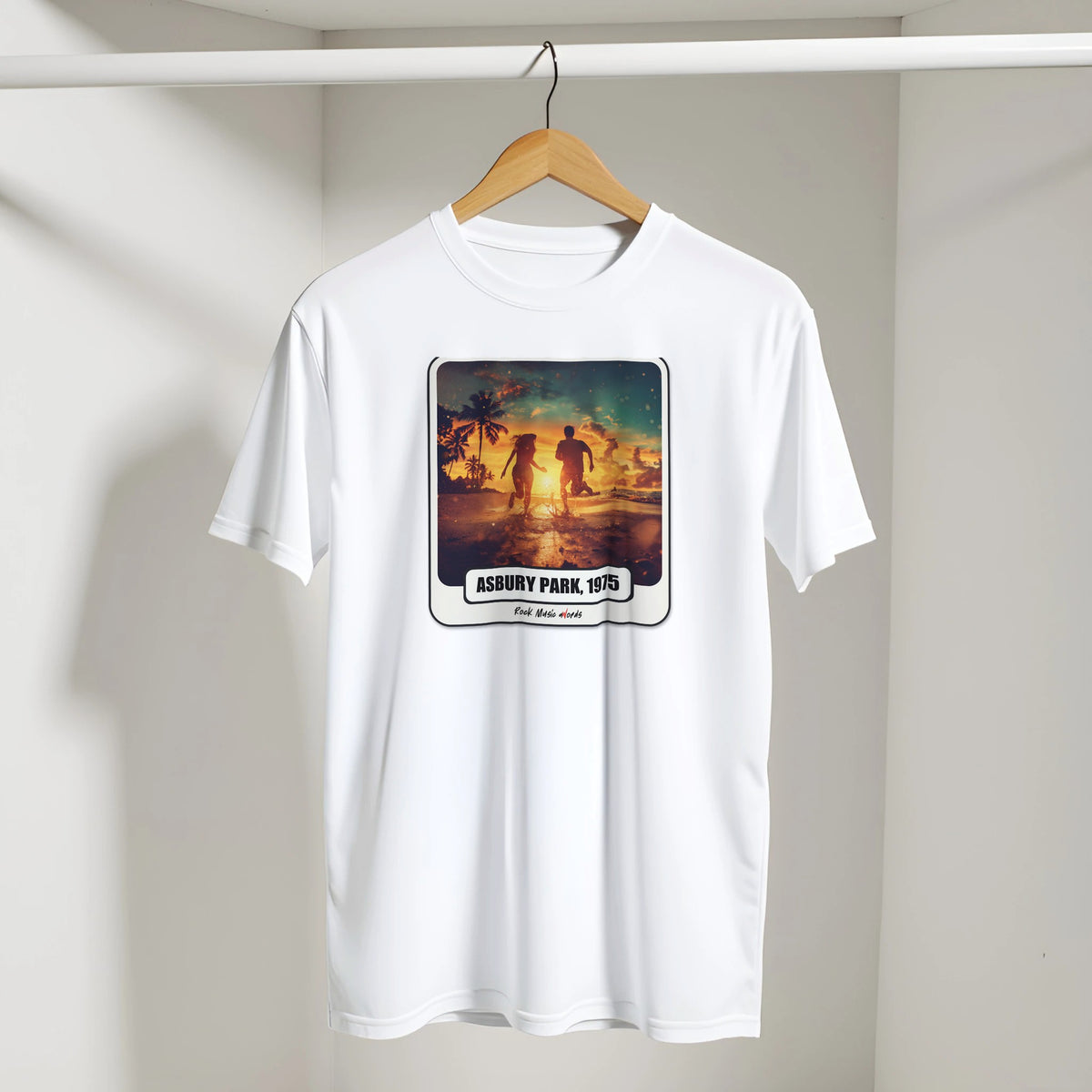 T-shirt Rock Art «Born to Run» (Asbury Park, 1975), foto d'ambiente