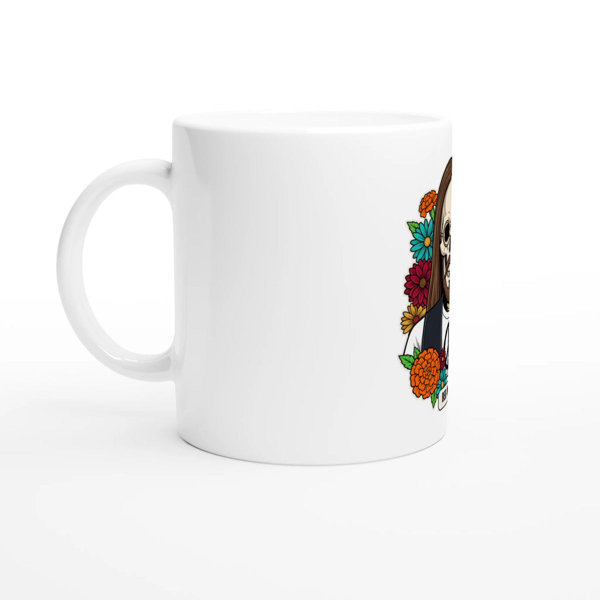Tazza in ceramica bianca con la calavera «Bed-In '69», vista di lato con il manico
