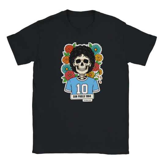T-shirt nera con la calavera San Paolo 1984: teschio dai riccioli neri con maglia azzurra numero 10