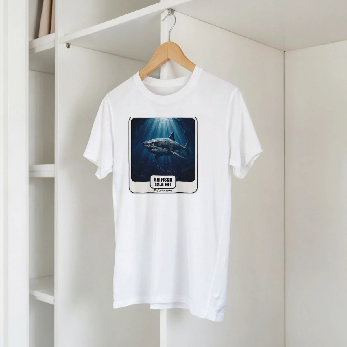 T-shirt Rock Art «Haifisch» (Berlin, 2009), foto d'ambiente