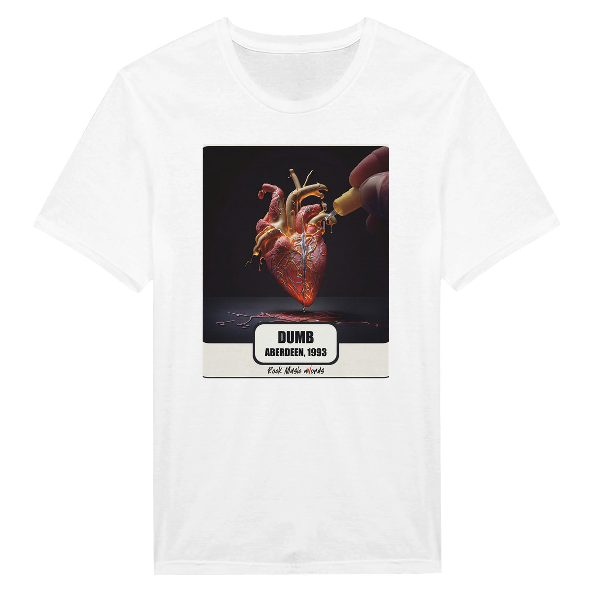 La t-shirt bianca vista da vicino: stampa Rock Art «Dumb – Aberdeen, 1993»