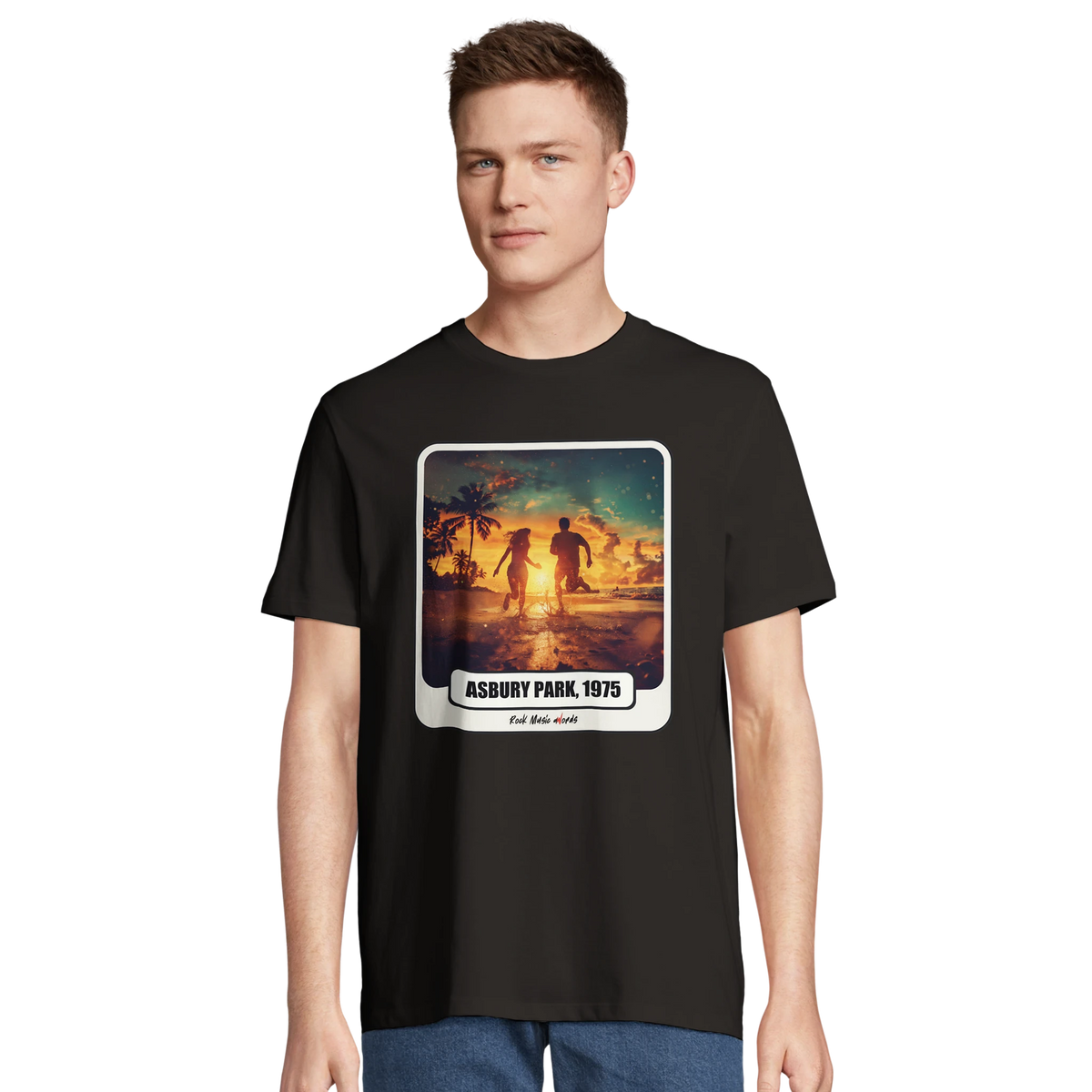 T-shirt premium Rock Art «Born to Run» (Asbury Park, 1975), foto d'ambiente