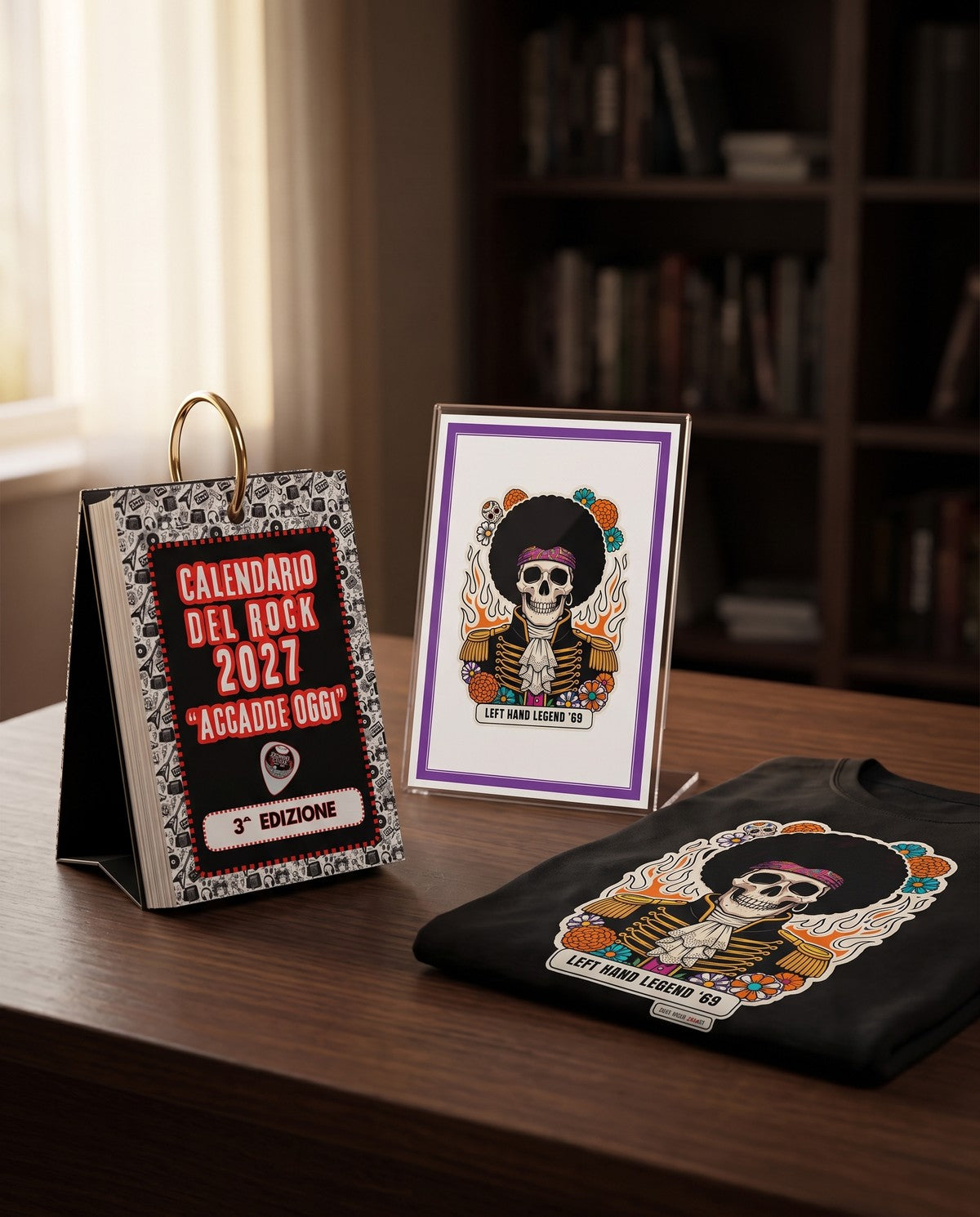 Il kit: calendario da scrivania, portafoto con la Calavera Left Hand Legend e la T-shirt nera con la stessa calavera