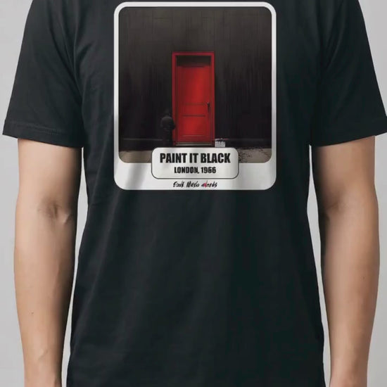 Video di 5 secondi: la t-shirt nera con la stampa Rock Art «Paint It Black» sul modello, la camera si avvicina alla stampa (ricostruzione al computer)