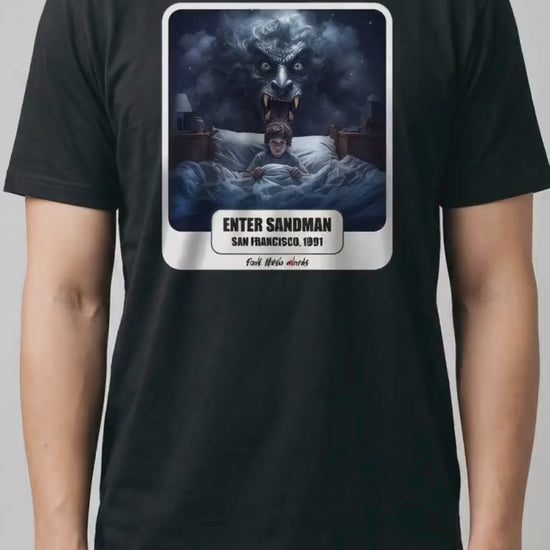 Video di 5 secondi: la t-shirt nera con la stampa Rock Art «Enter Sandman» sul modello, la camera si avvicina alla stampa (ricostruzione al computer)