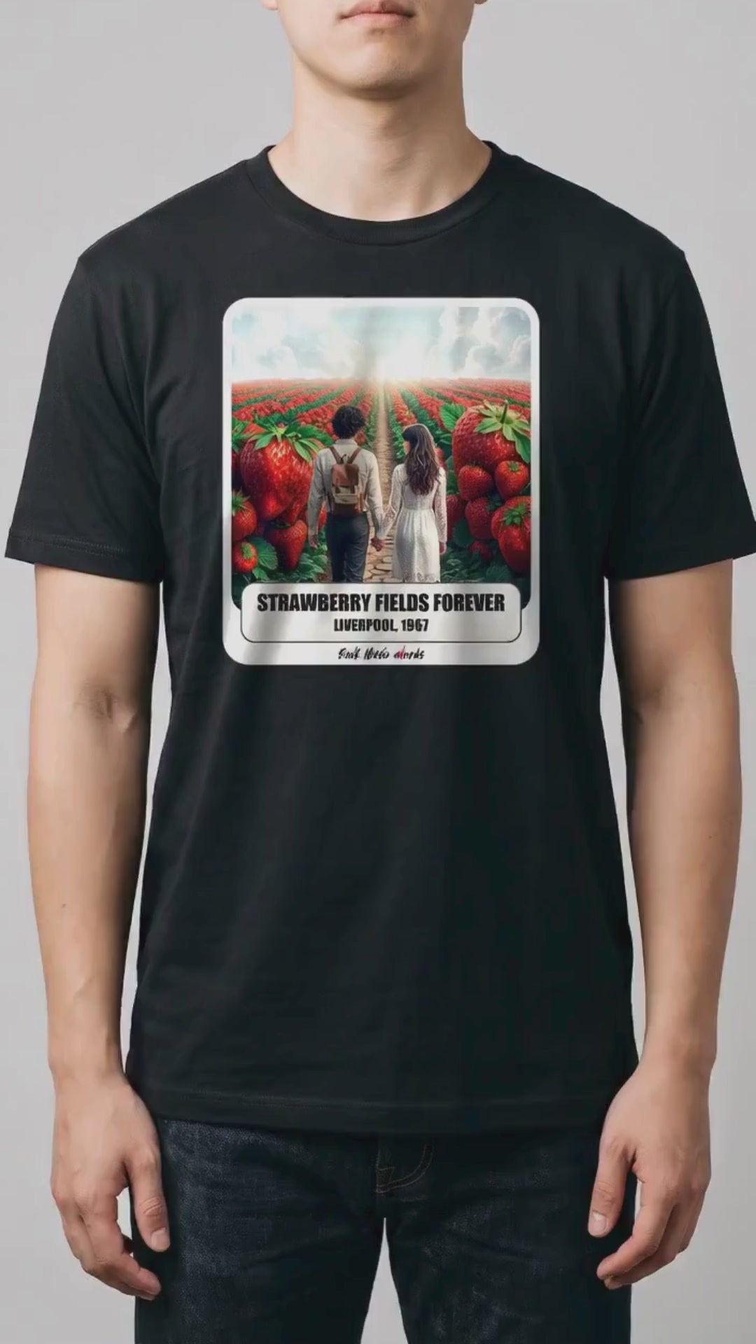 Video di 5 secondi: la t-shirt nera con la stampa Rock Art «Strawberry Fields Forever» sul modello, la camera si avvicina alla stampa (ricostruzione al computer)