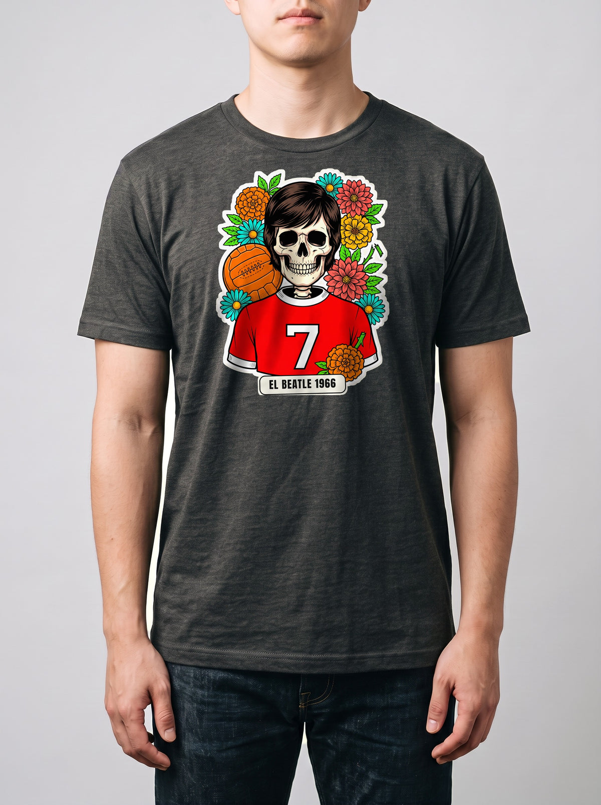 Corporatura media, 180 cm per 78 kg, con la t-shirt Premium grigio melange El Beatle 1966 in taglia L (ricostruzione al computer)