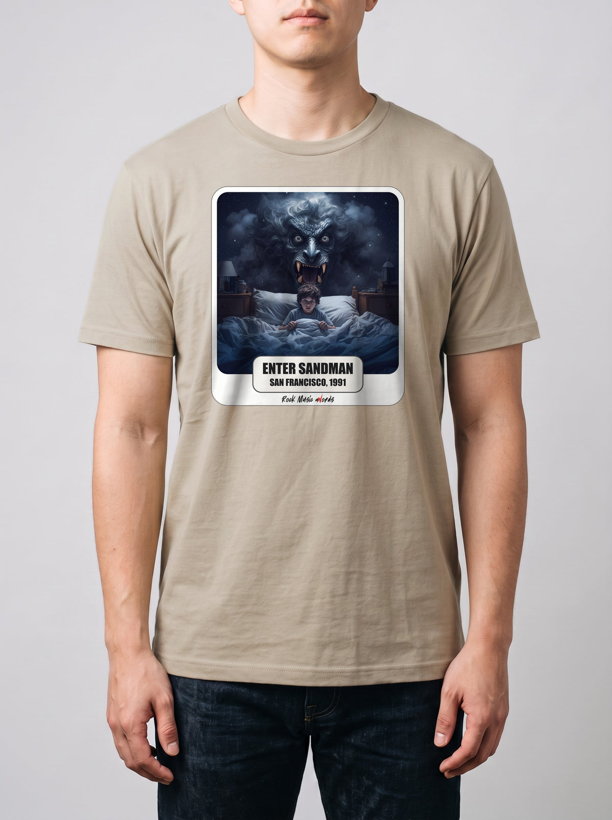 Corporatura media, 180 cm per 78 kg, con la t-shirt color sabbia «Enter Sandman – San Francisco, 1991» in taglia L (ricostruzione al computer)
