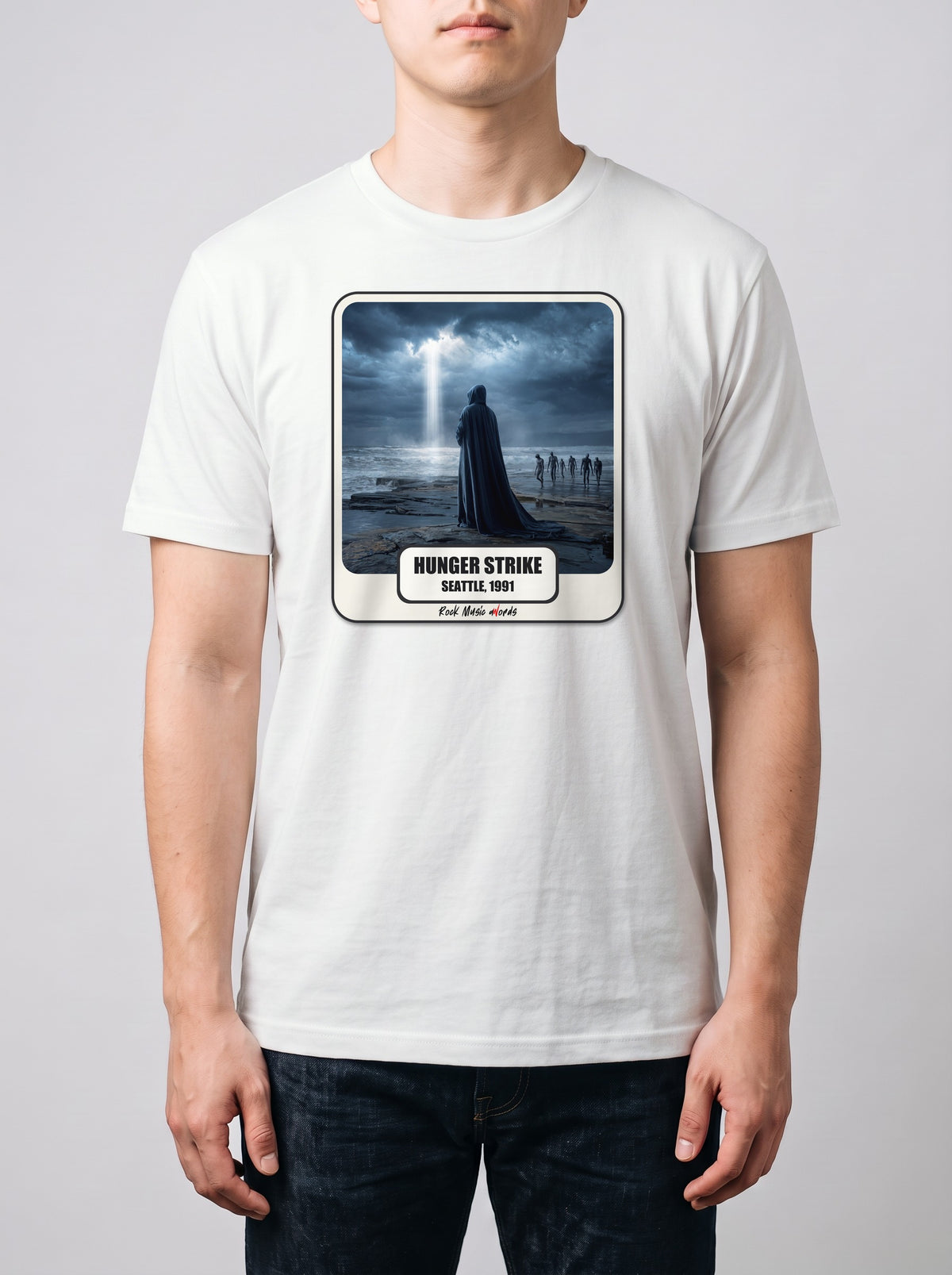 Corporatura media, 180 cm per 78 kg, con la t-shirt bianca «Hunger Strike – Seattle, 1991» in taglia L (ricostruzione al computer)