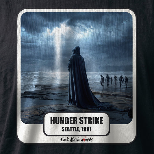 La stampa da vicino sulla t-shirt nera: «Hunger Strike – Seattle, 1991», sul cotone (ricostruzione al computer)