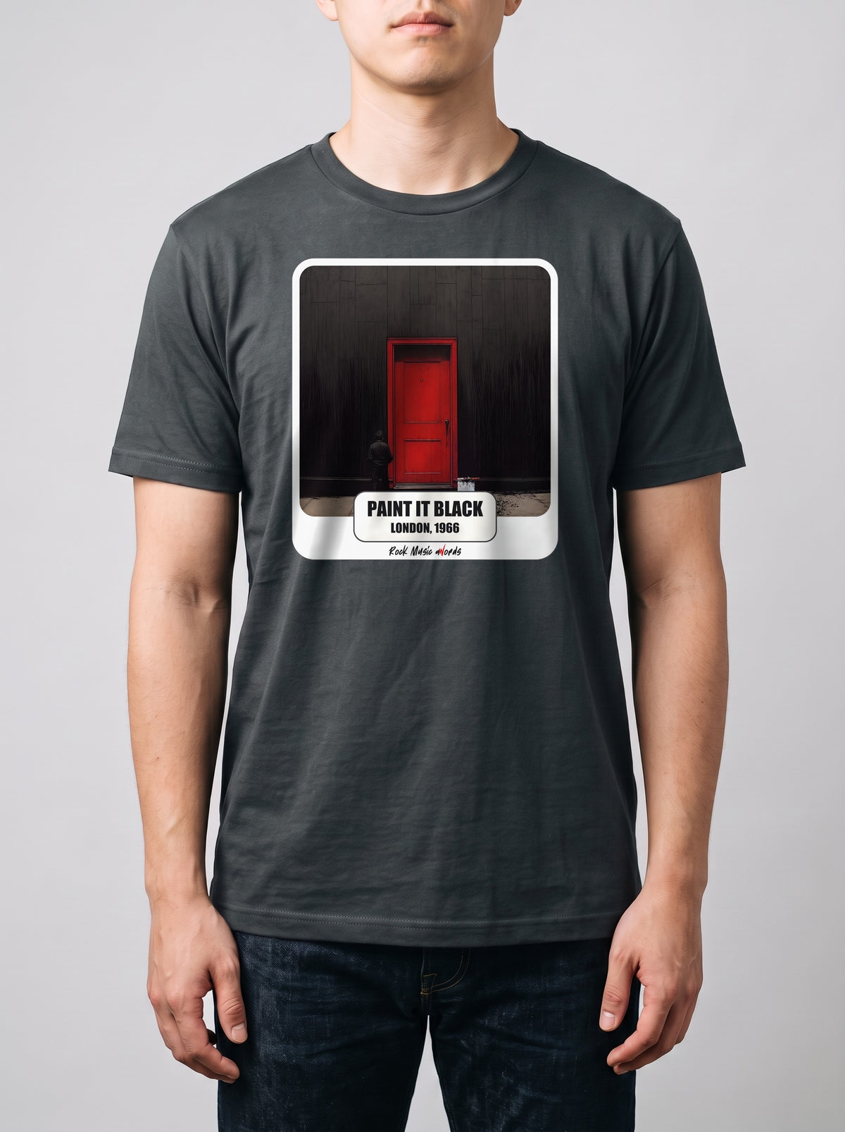 Corporatura media, 180 cm per 78 kg, con la t-shirt grigio antracite «Paint It Black – London, 1966» in taglia L (ricostruzione al computer)