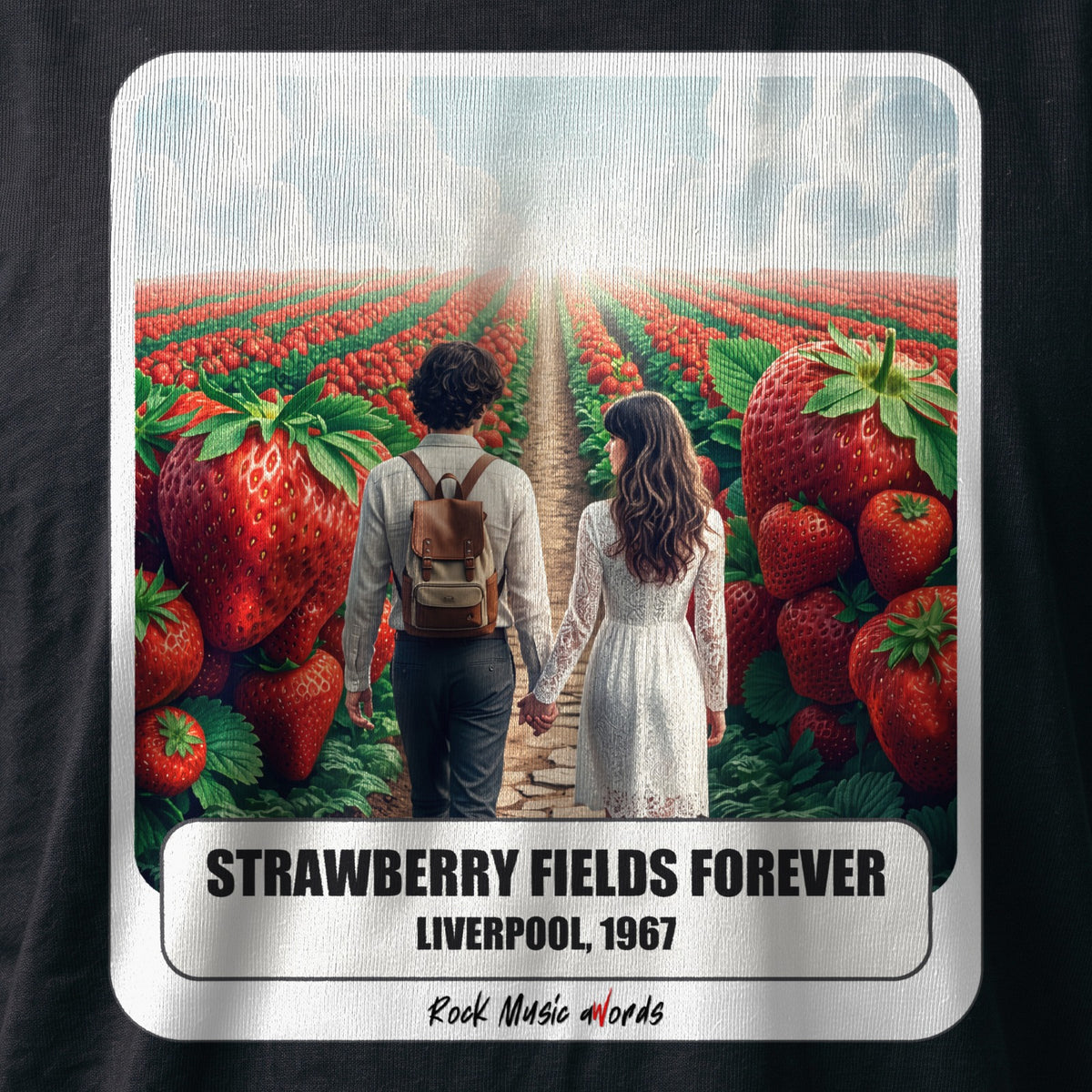La stampa da vicino sulla t-shirt nera: «Strawberry Fields Forever – Liverpool, 1967», sul cotone (ricostruzione al computer)