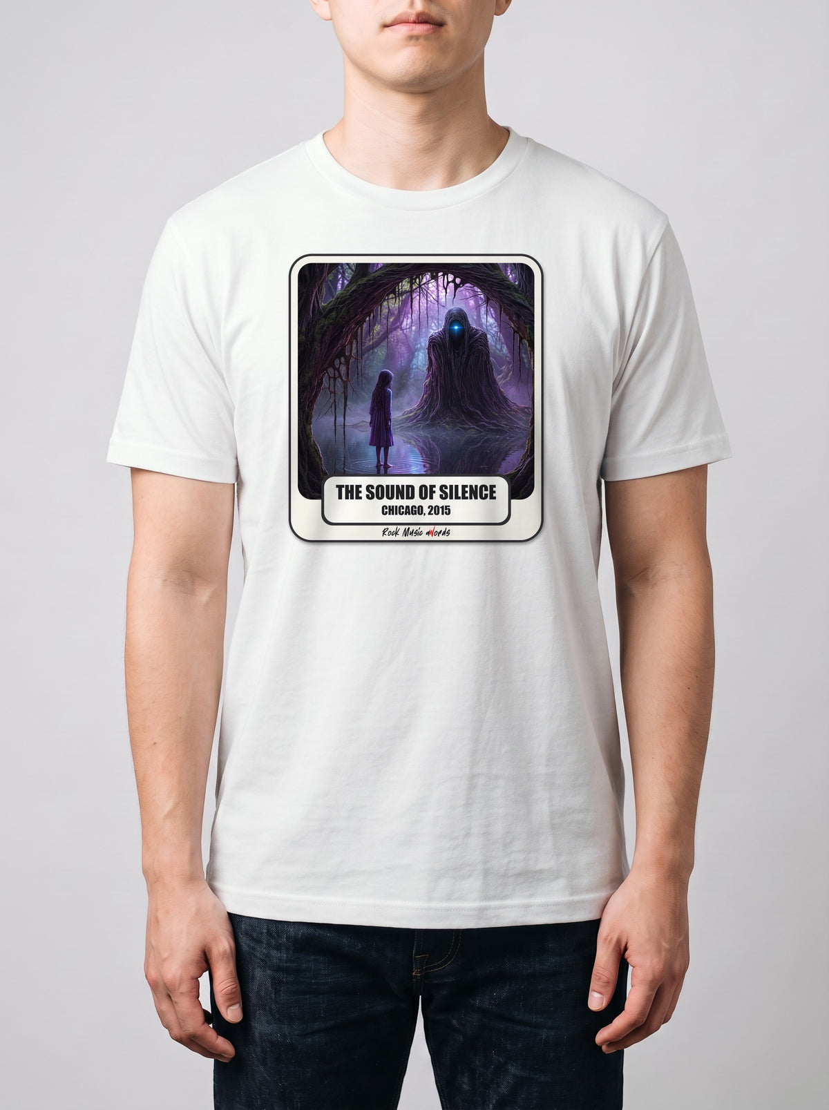 Corporatura media, 180 cm per 78 kg, con la t-shirt bianca «The Sound of Silence – Chicago, 2015» in taglia L (ricostruzione al computer)