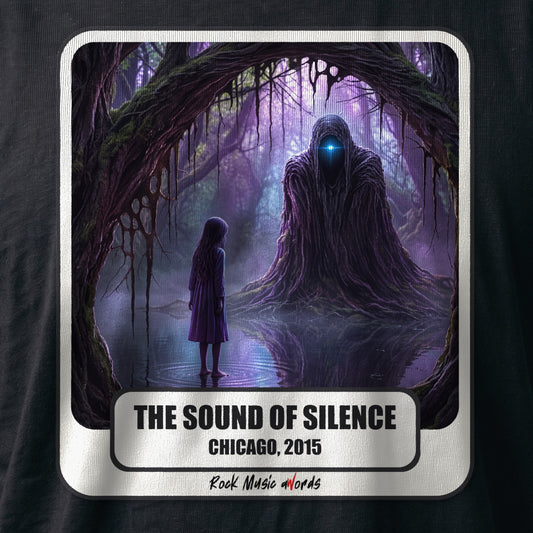 La stampa da vicino sulla t-shirt nera: «The Sound of Silence – Chicago, 2015», sul cotone (ricostruzione al computer)