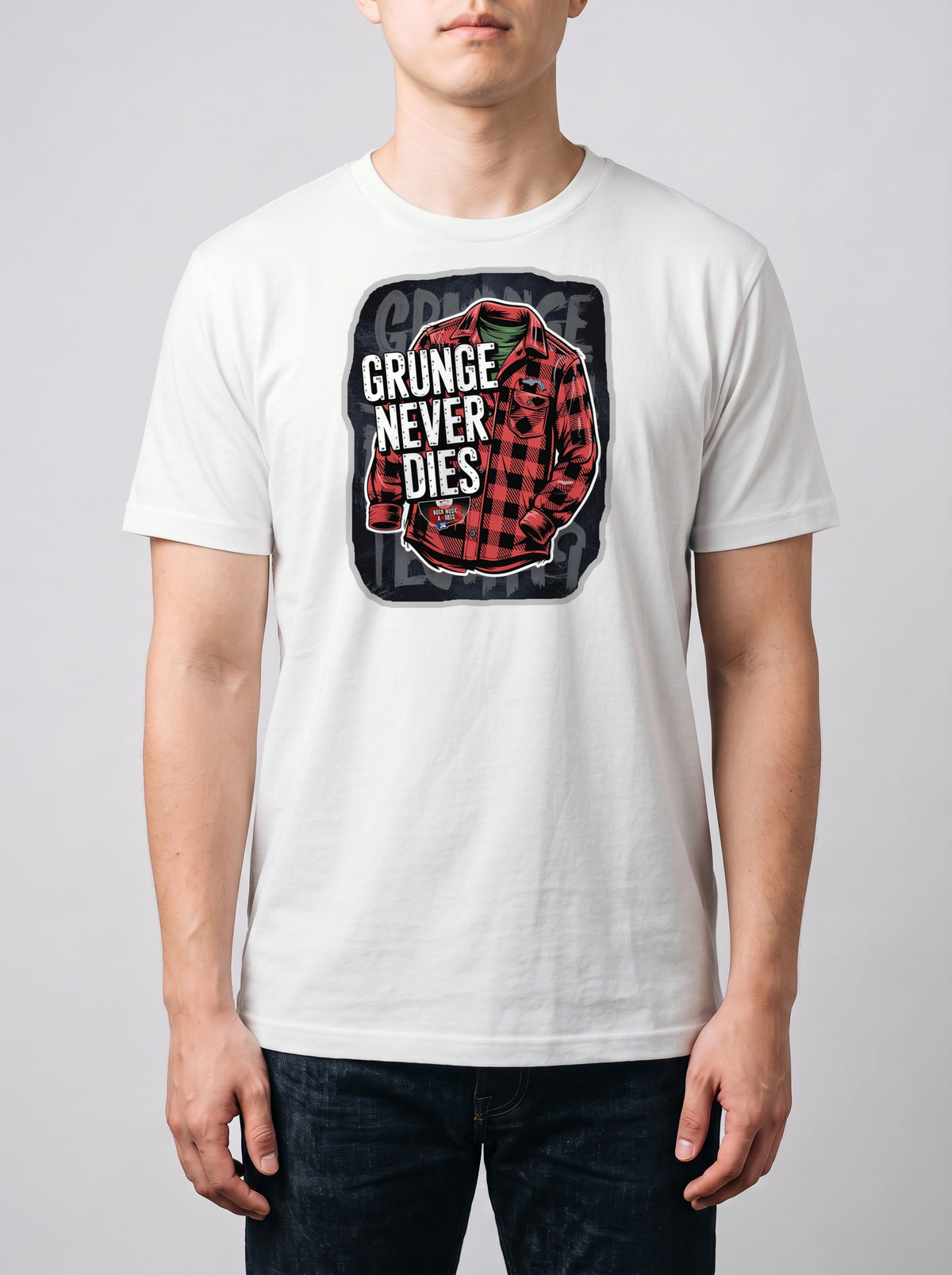 Corporatura media, 180 cm per 78 kg, con la t-shirt bianca «Grunge never dies» in taglia L (ricostruzione al computer)