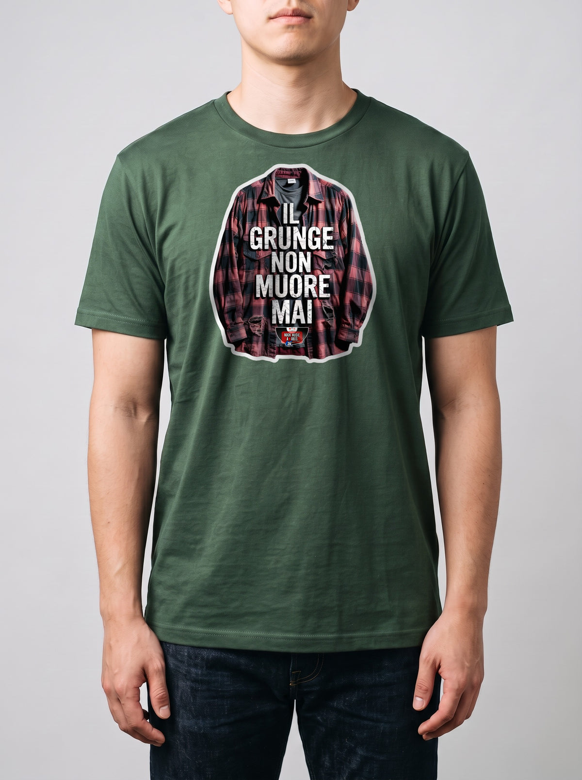 Corporatura media, 180 cm per 78 kg, con la t-shirt verde militare «Il grunge non muore mai» in taglia L (ricostruzione al computer)