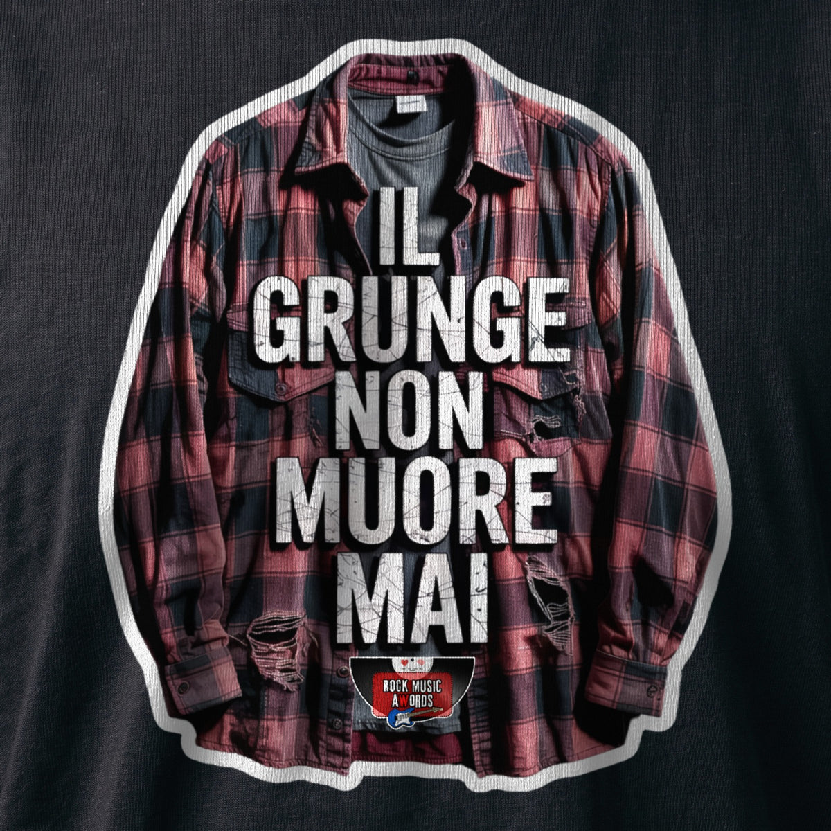 La stampa da vicino sulla t-shirt nera: «Il grunge non muore mai», sul cotone (ricostruzione al computer)