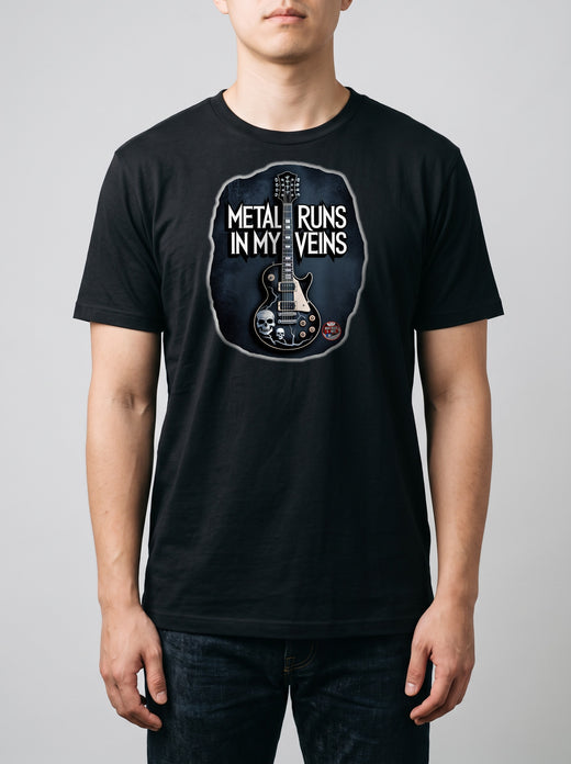Prova sul modello — corporatura media, 180 cm per 78 kg, indossa la taglia L, versione «Metal runs in my veins» (ricostruzione al computer)