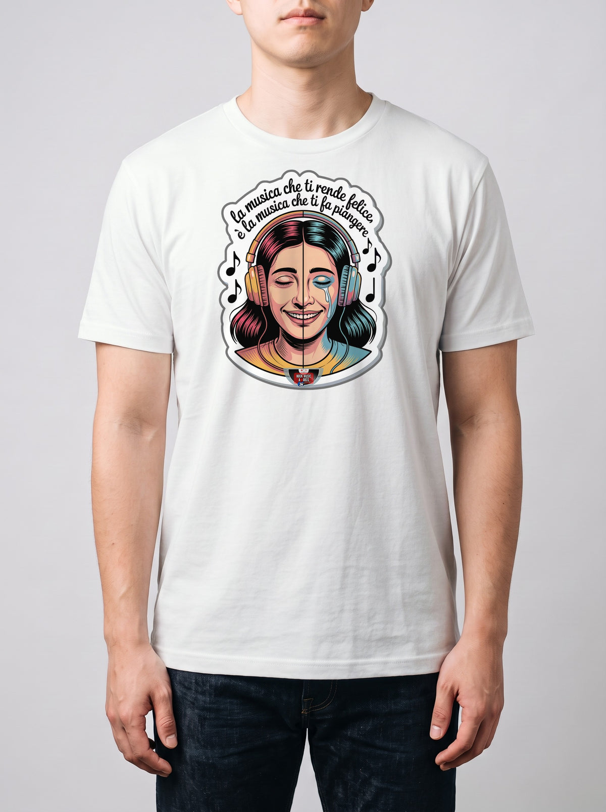 Corporatura media, 180 cm per 78 kg, con la t-shirt bianca «La musica che ti rende felice è la musica che ti fa piangere» in taglia L (ricostruzione al computer)