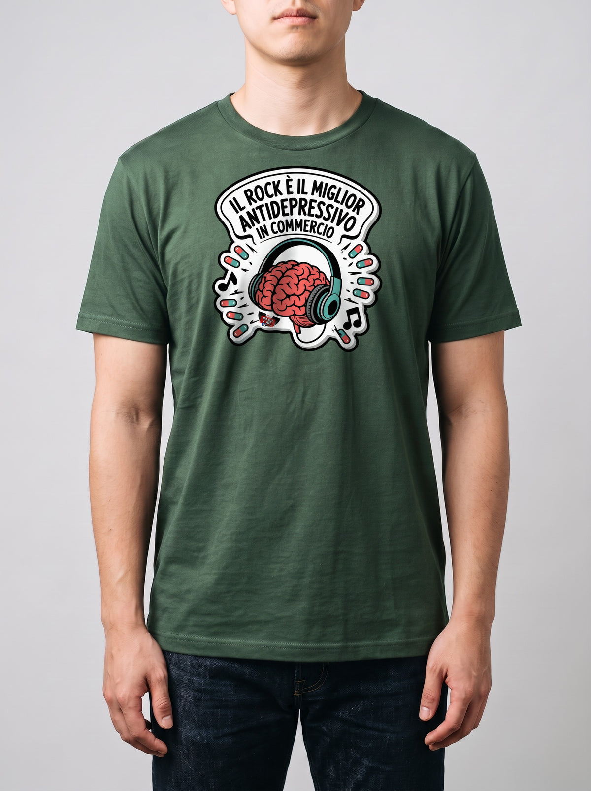 Corporatura media, 180 cm per 78 kg, con la t-shirt verde militare «Il rock è il miglior antidepressivo in commercio» in taglia L (ricostruzione al computer)