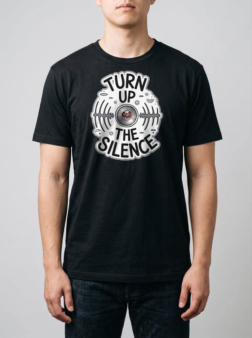 Prova sul modello — corporatura media, 180 cm per 78 kg, indossa la taglia L, versione «Turn up the silence» (ricostruzione al computer)